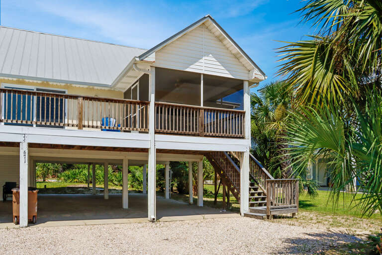 Welcome to Papa's Palmetto Place! Under House Parking and Screened Deck Welcome to Papa's Palmetto Place! Under House Parking and Screened Deck