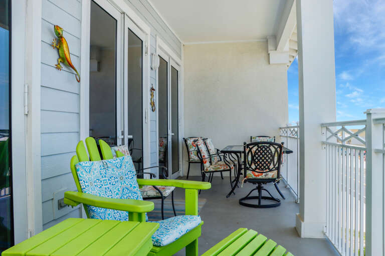 Covered Deck with Outdoor Dining
