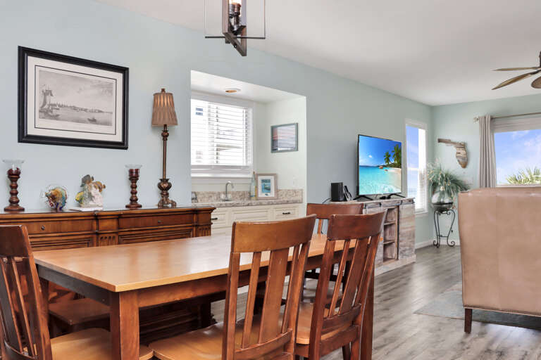 Dining Area Dining Area