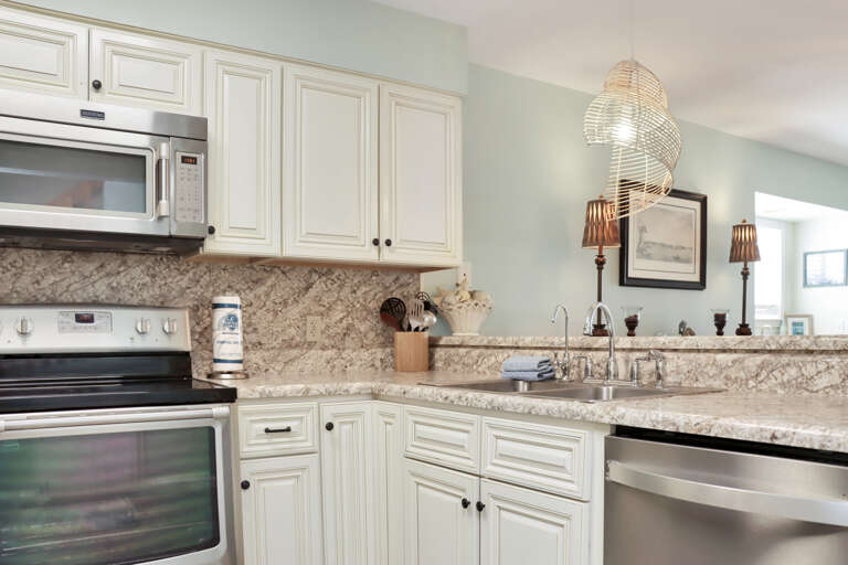 Kitchen with Bar Kitchen with Bar