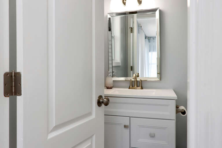 Master ensuite bathroom
