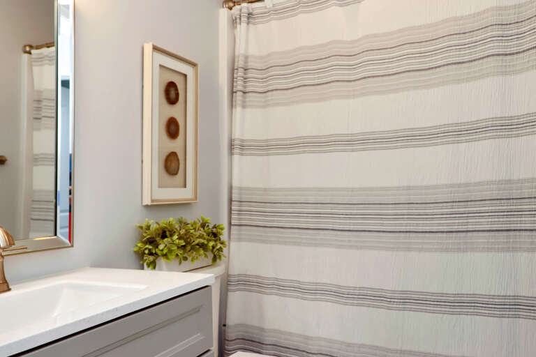 Full bathroom with shower/tub combo