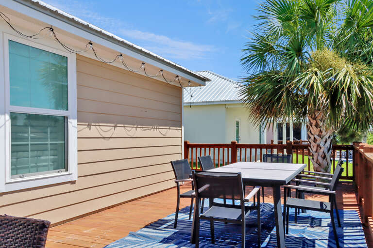 Back Deck - Outdoor Dining