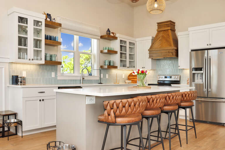 Kitchen with Large Kitchen Island