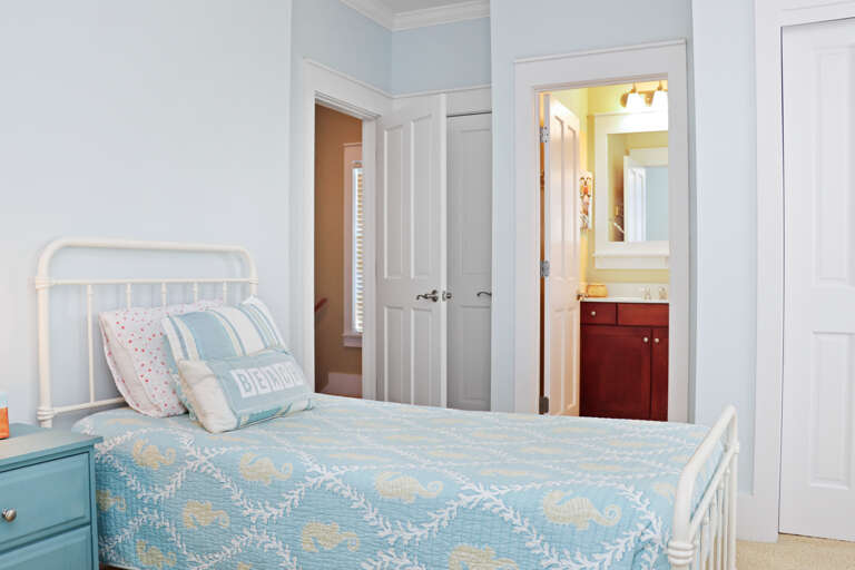 Guest bedroom suite
