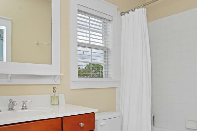 Guest ensuite bathroom