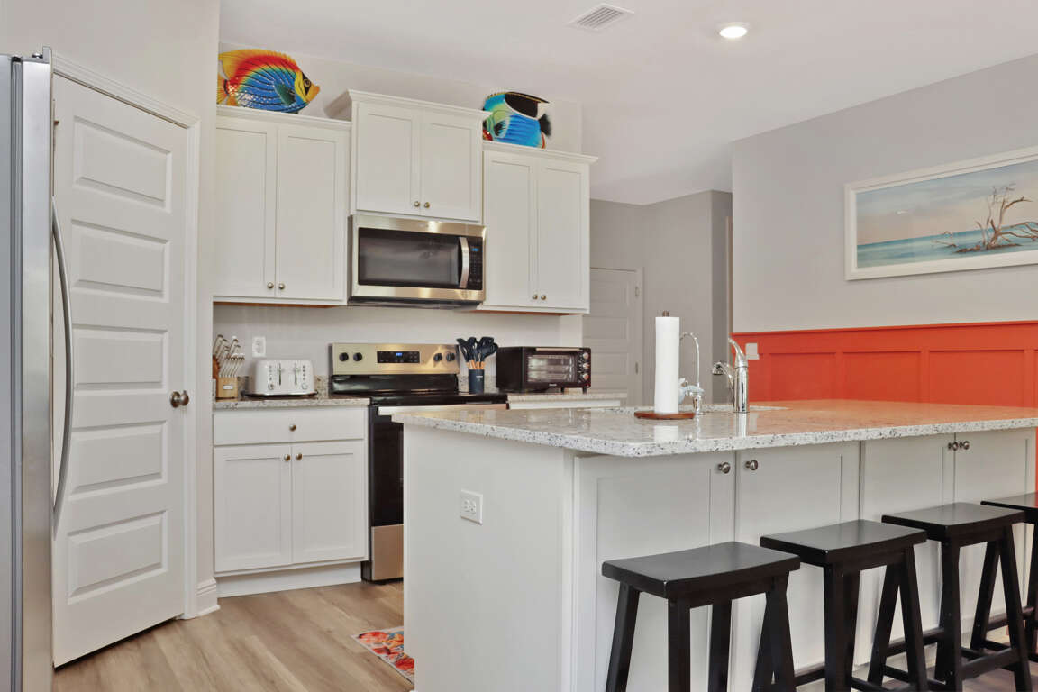 Kitchen with Large Pantry Kitchen with Large Pantry