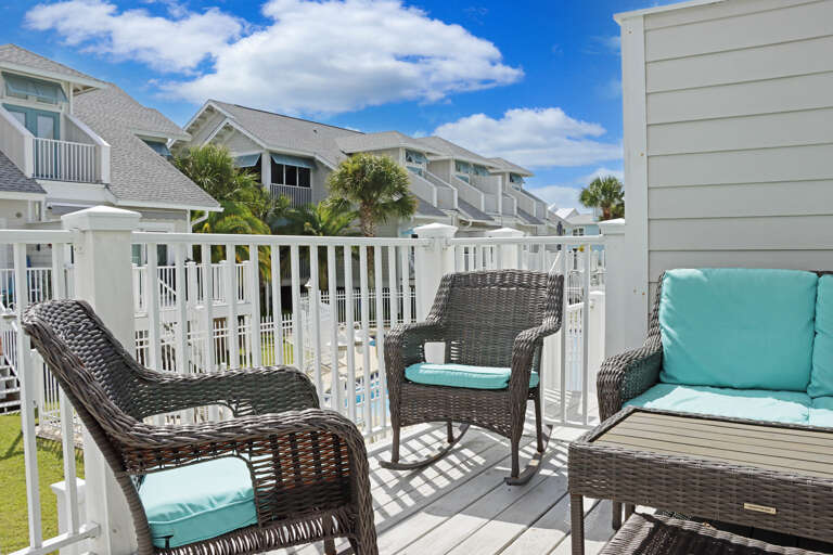 Main Level Deck - Poolside