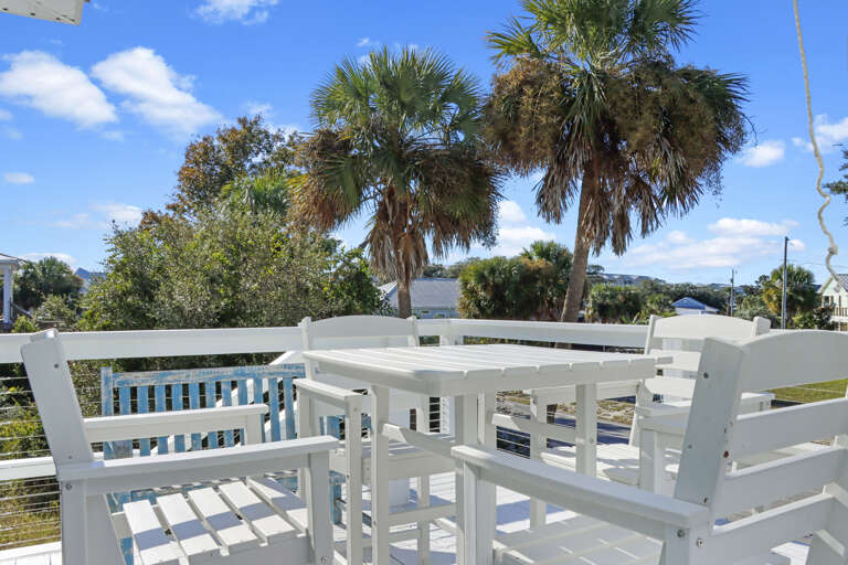 Outdoor Dining on Deck