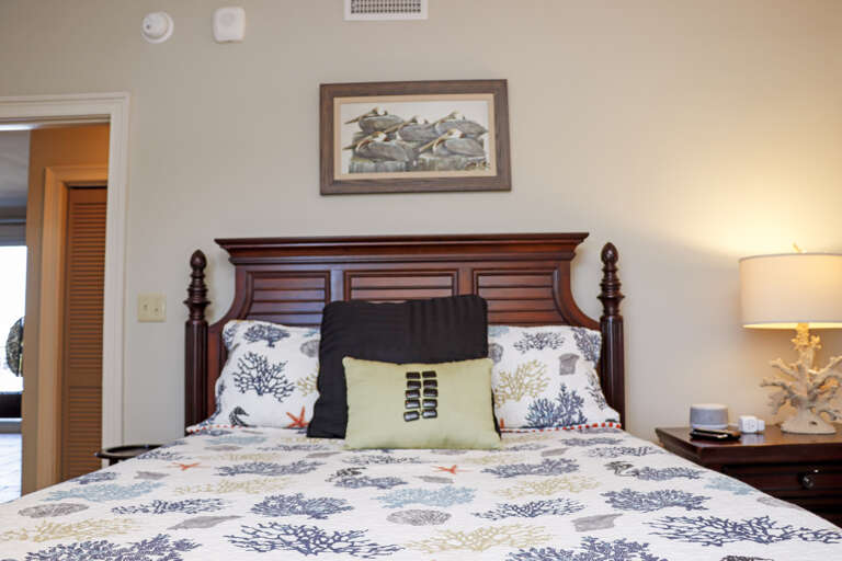 Bedroom 1 - Queen Bed