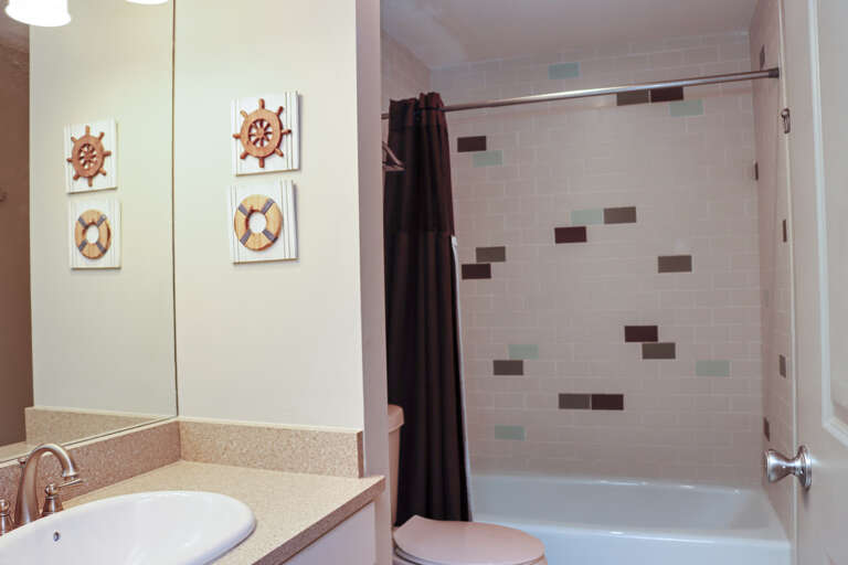 Full Bathroom