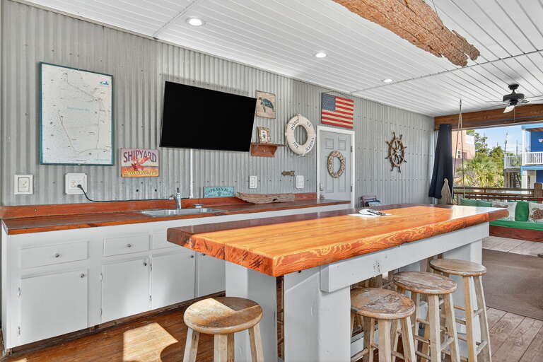 Screened in porch