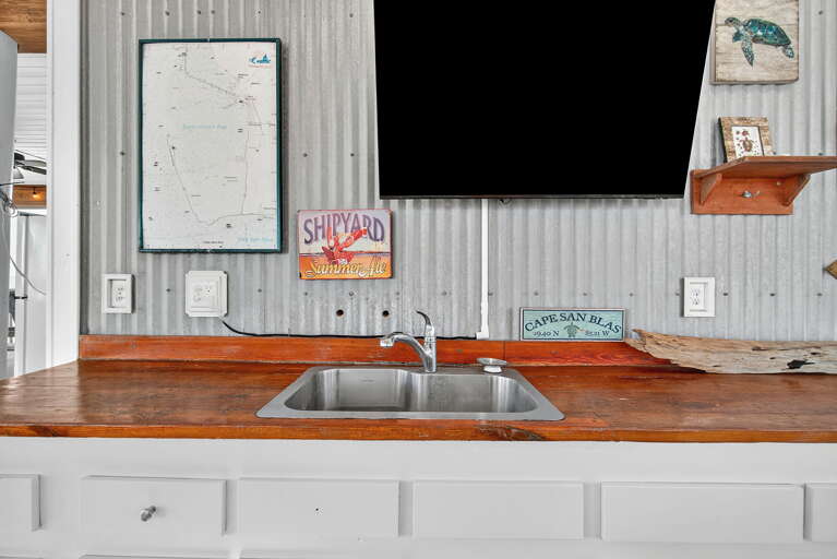 Outdoor sink