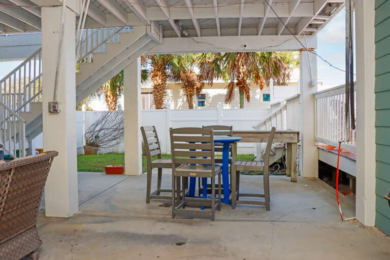 Outdoor Dining Under House