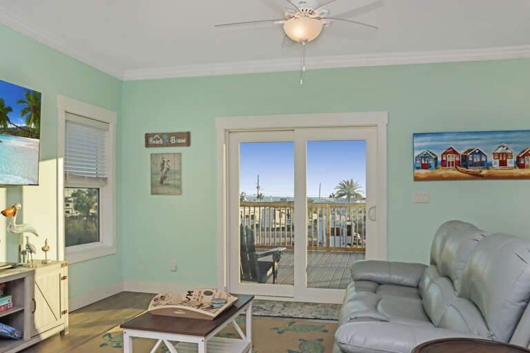 Living Room - View onto Deck