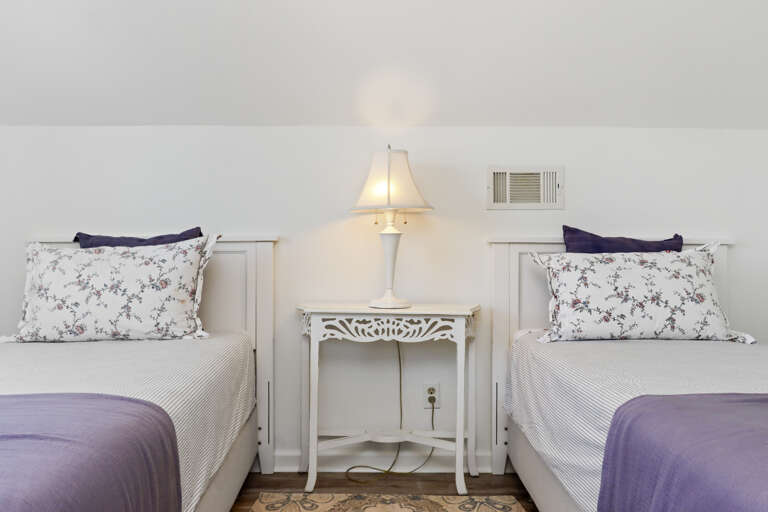 Bedroom 3 with Two Twin Beds