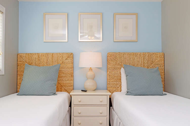 Guest Bedroom 1 - 2 Twin Beds