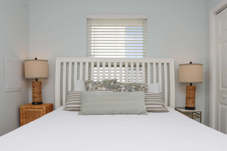 Bedroom 1 - Queen Bed