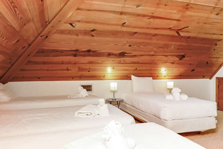 Sleeping Loft with 4 Twin Beds