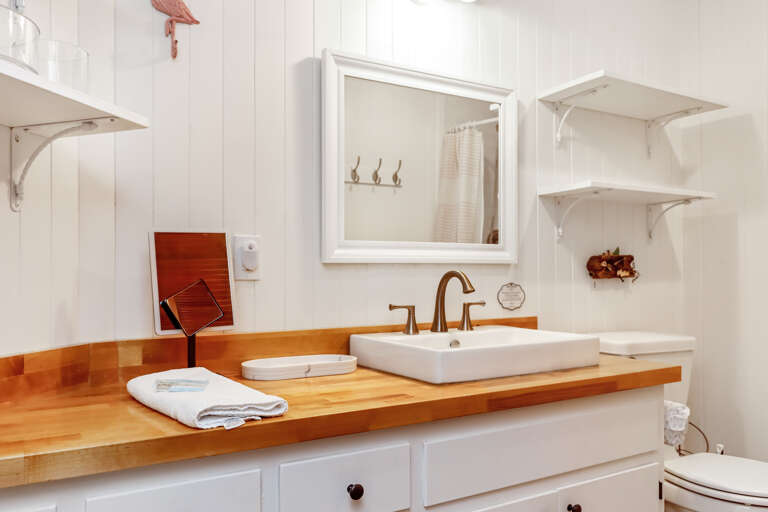 Full Bathroom