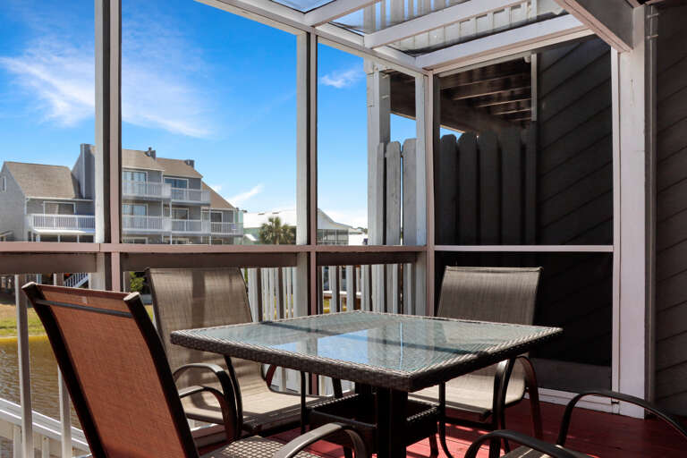 Outdoor Dining on Screened Deck