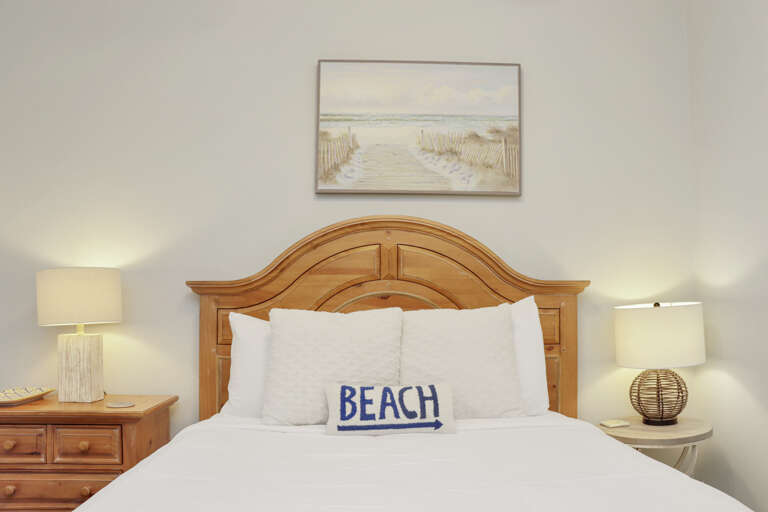 Guest Bedroom 1 - Queen Bed