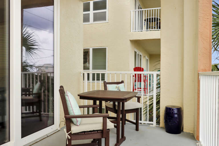 Outdoor Dining on Covered Deck