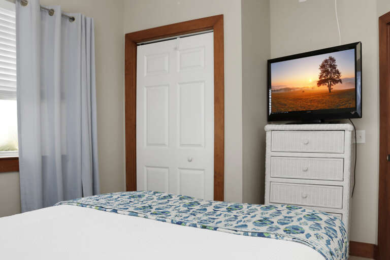 Guest bedroom