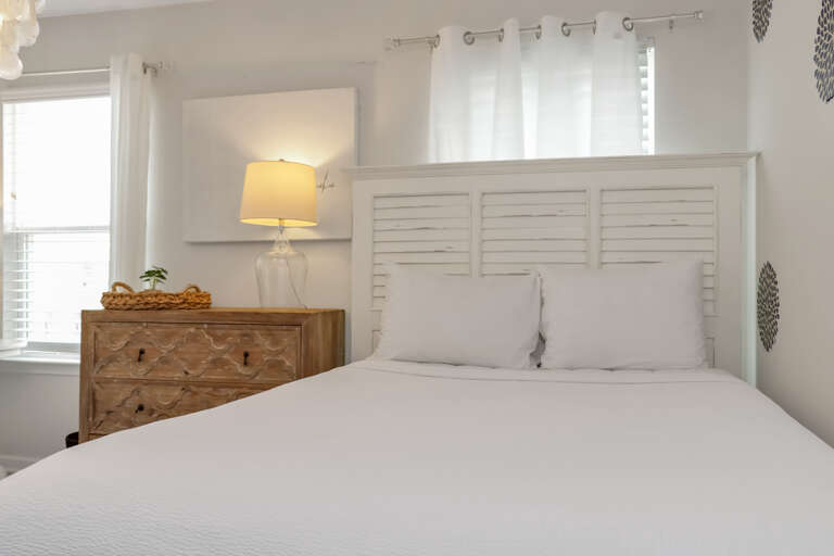 Bedroom 3 with Queen Bed
