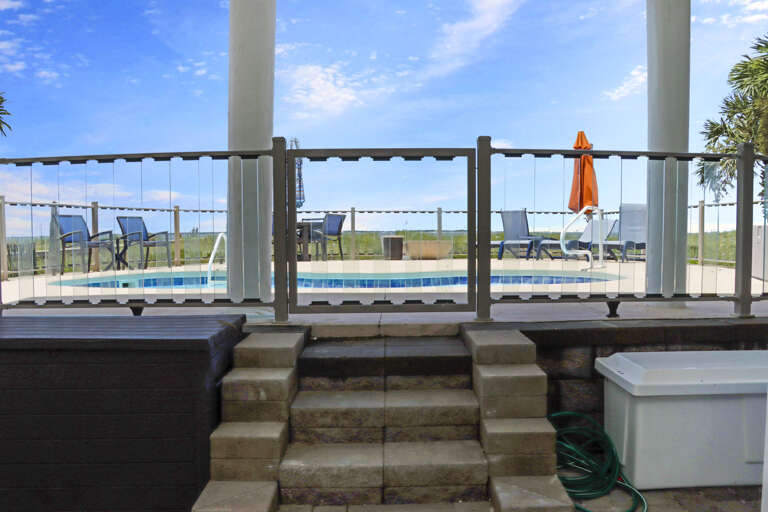 Raised Private Pool to Maximize Views