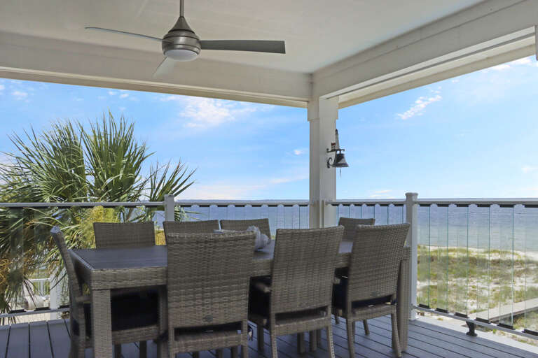 Top Floor Deck - Outdoor Dining