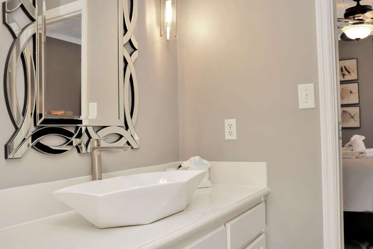 Full Bathroom 1