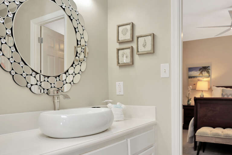 Full Bathroom 2