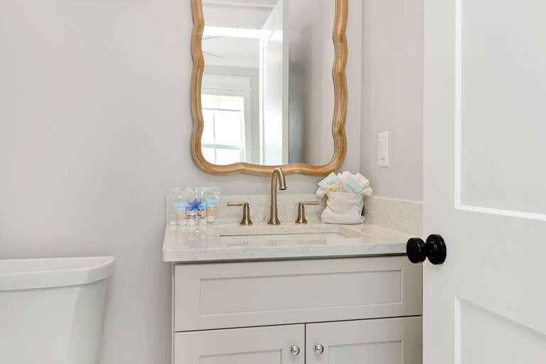 Bedroom 7 - Full Bathroom