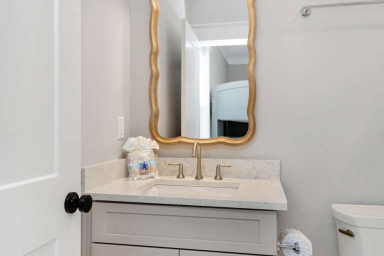 Bedroom 9 - Full Bathroom