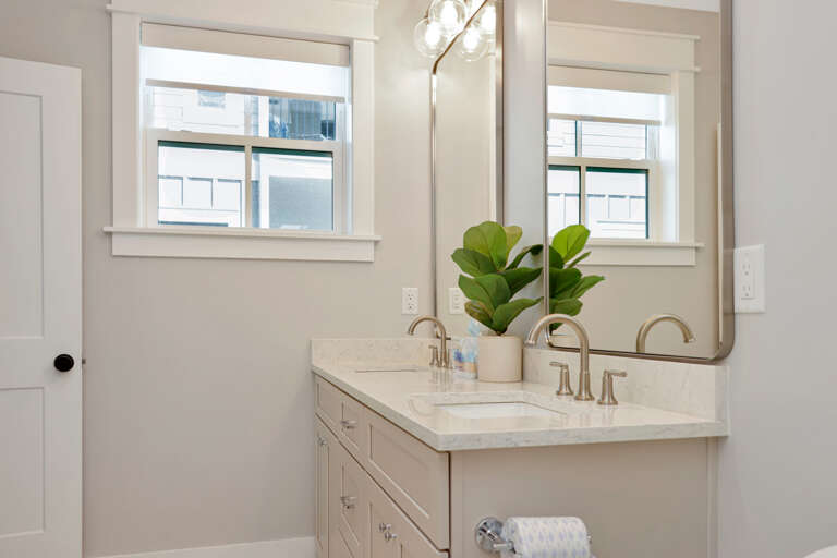 Bedroom - Master Bathroom (1)