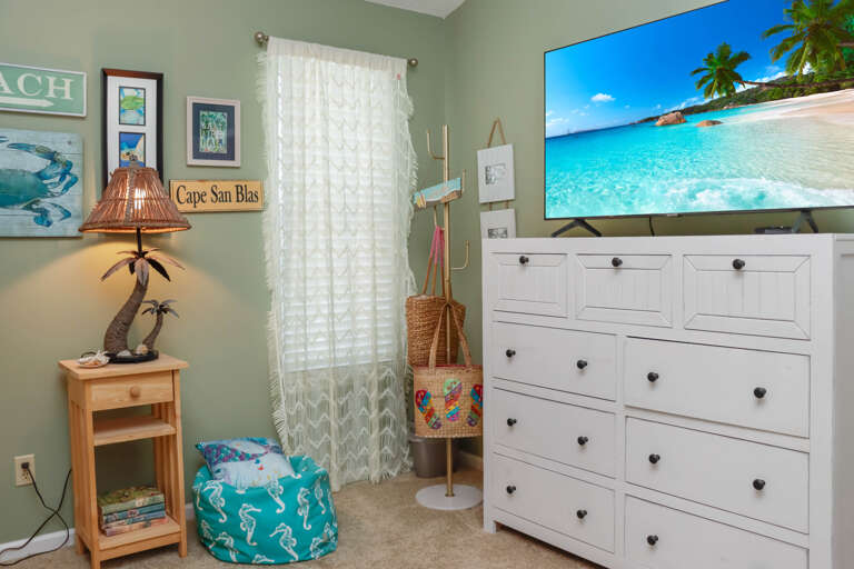 Bedroom 4 - Bunk Room TV