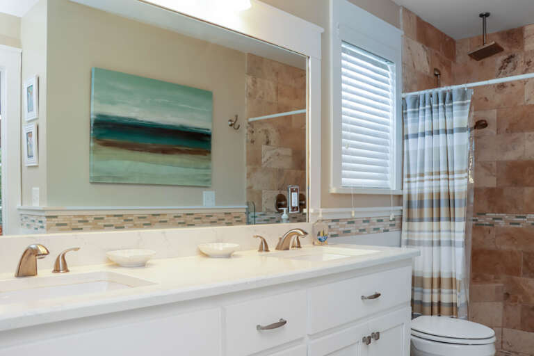 Full Bathroom Connected to Bedroom 1