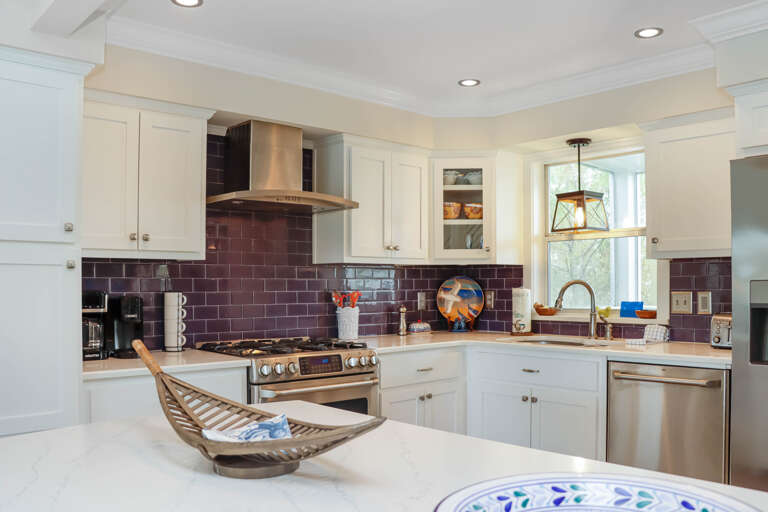 Kitchen with Island Bar