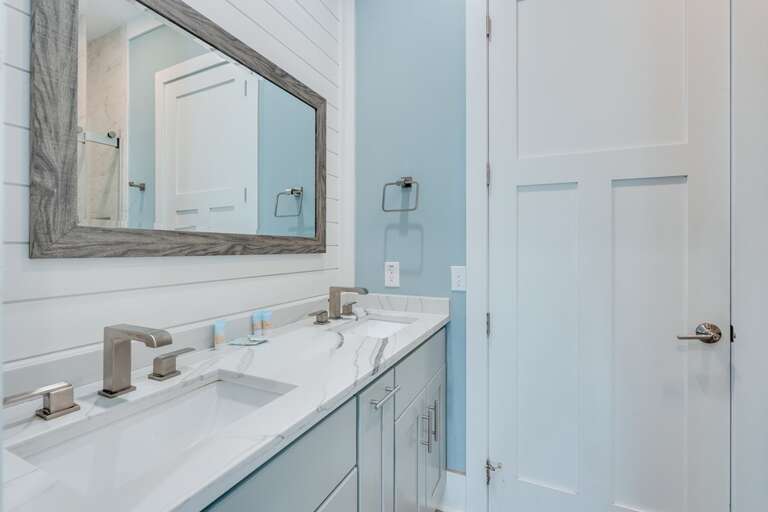 Shared Full Bathroom