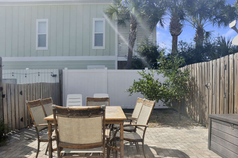 Outdoor Dining in Fenced Backyard