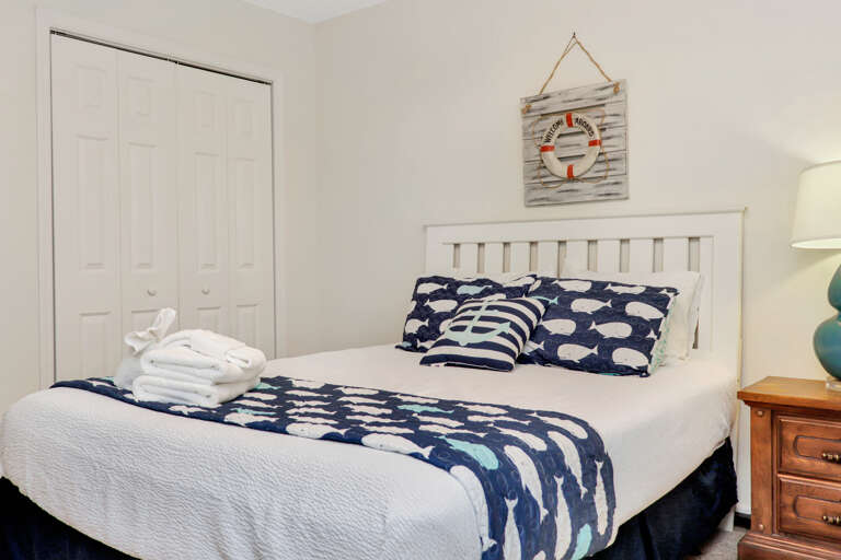 Bedroom 1 - Queen Bed
