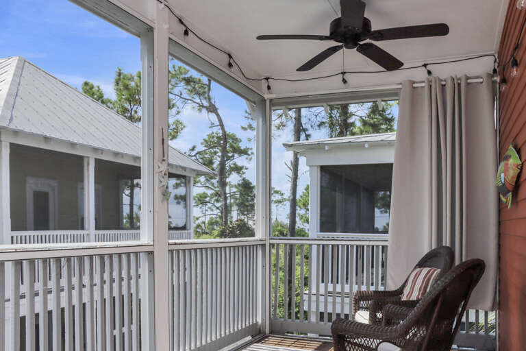 Top Floor Screened Deck with Ceiling Fan