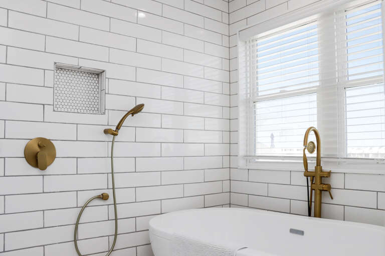 Bedroom 3 - Wet Room Tub with Sprayer