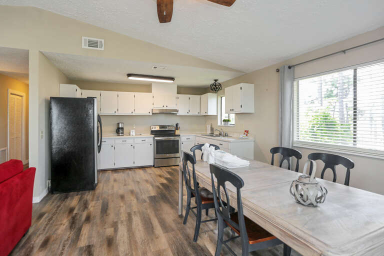 Dining Area & Kitchen
