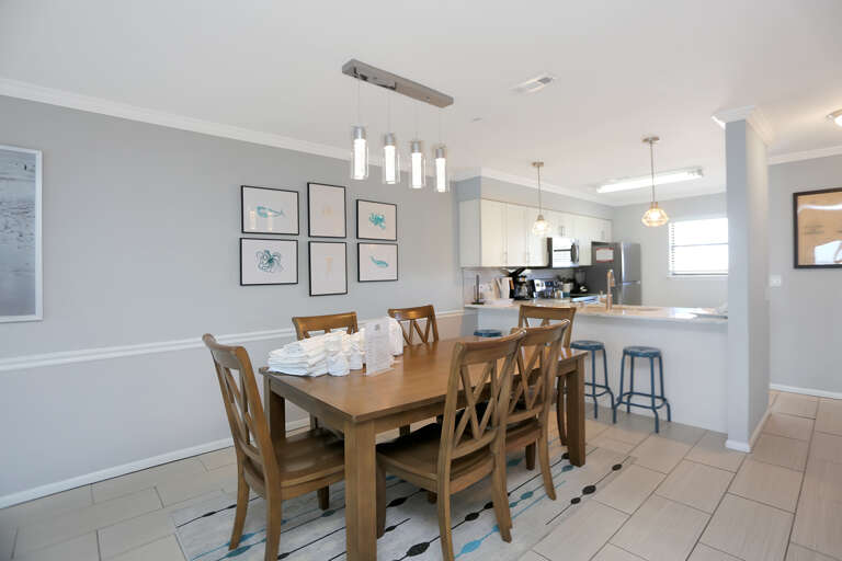 Dining Area & Kitchen