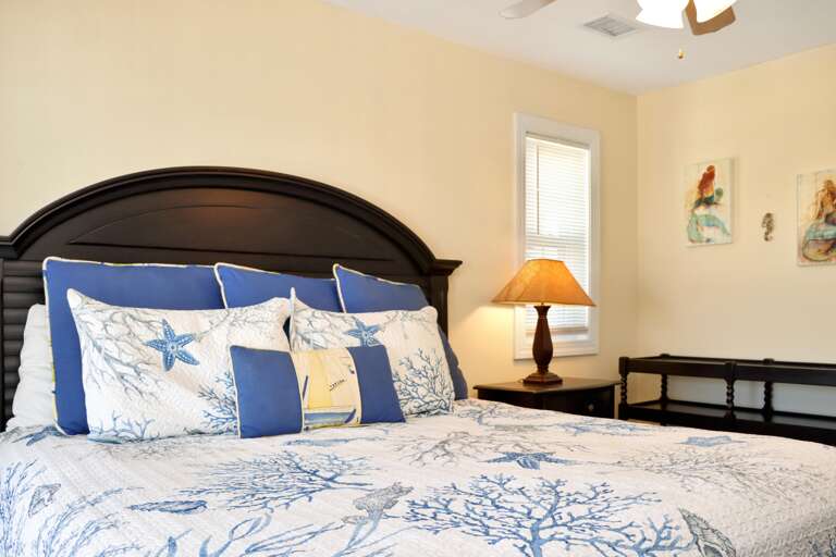 Bedroom 1 - King Bed