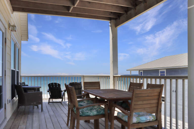 Outdoor Dining on Second Floor Deck