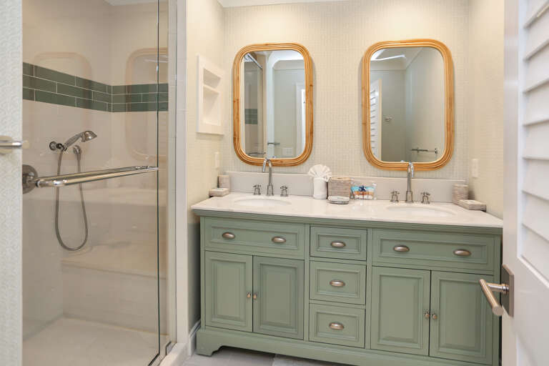 Bedroom 5 - Master Bath Bedroom 5 - Master Bath