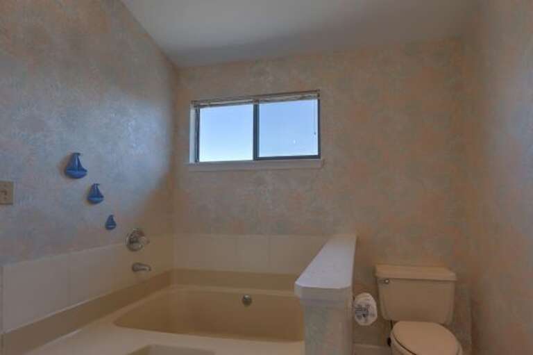 Bedroom_3_Full_Bath_Large_Tub